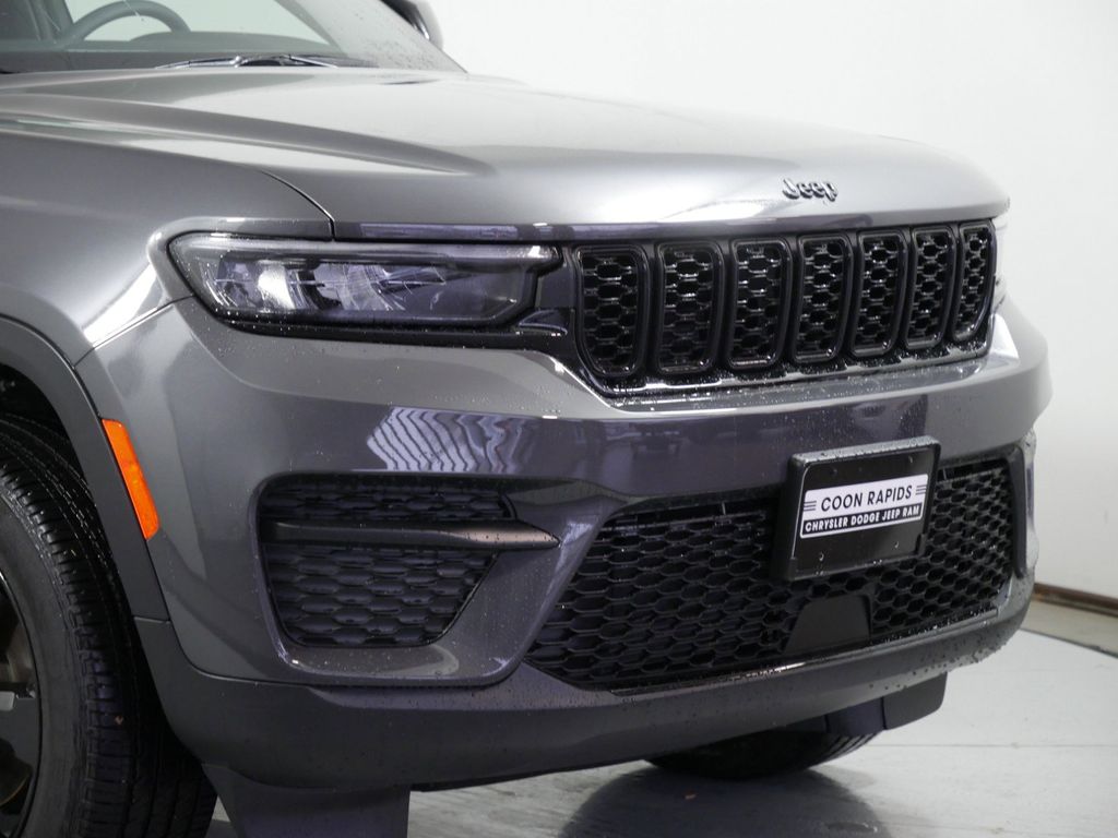 Thumbnail: 2024 Jeep Grand Cherokee - 19