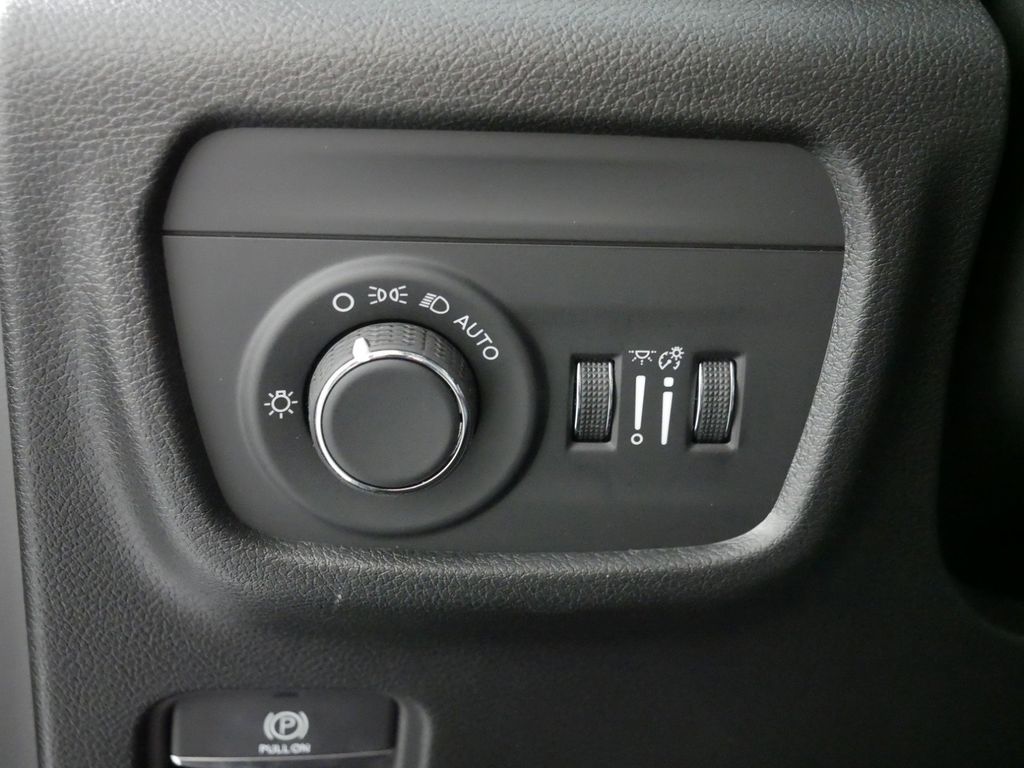 Thumbnail: 2024 Jeep Grand Cherokee - 37