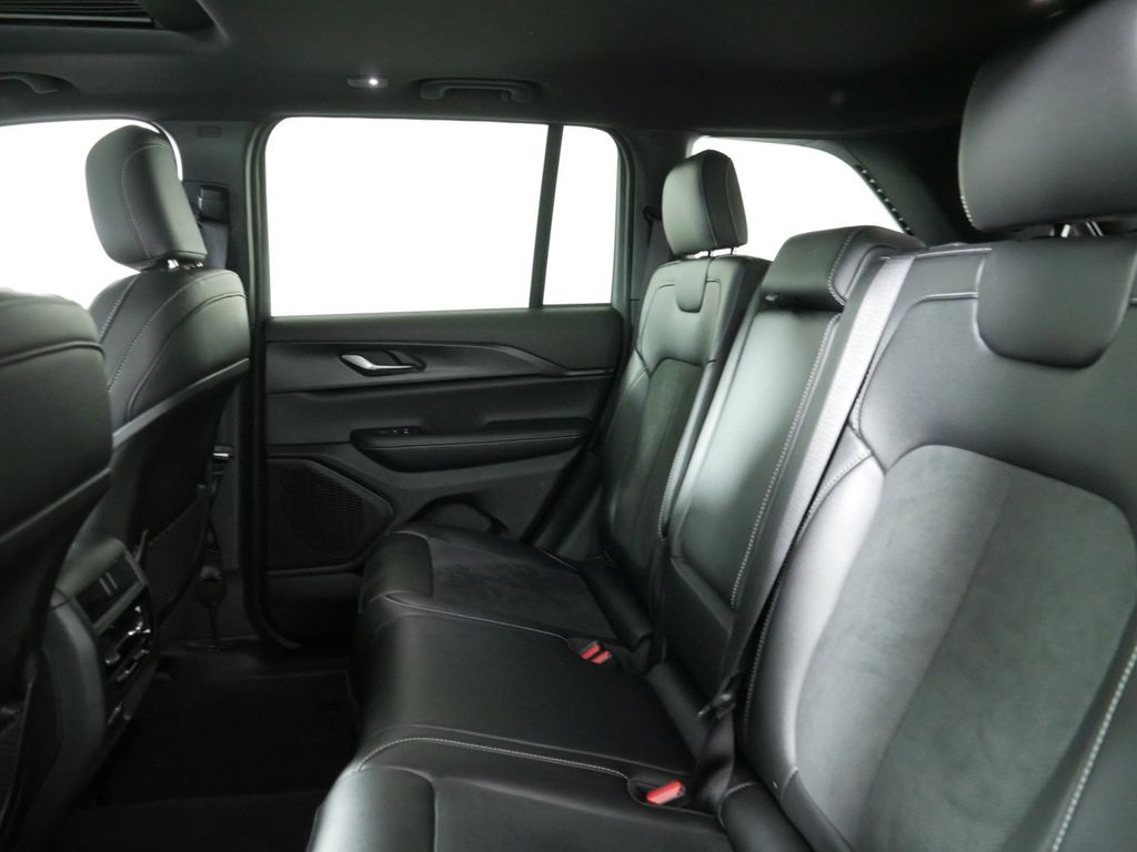 Thumbnail: 2024 Jeep Grand Cherokee - 31