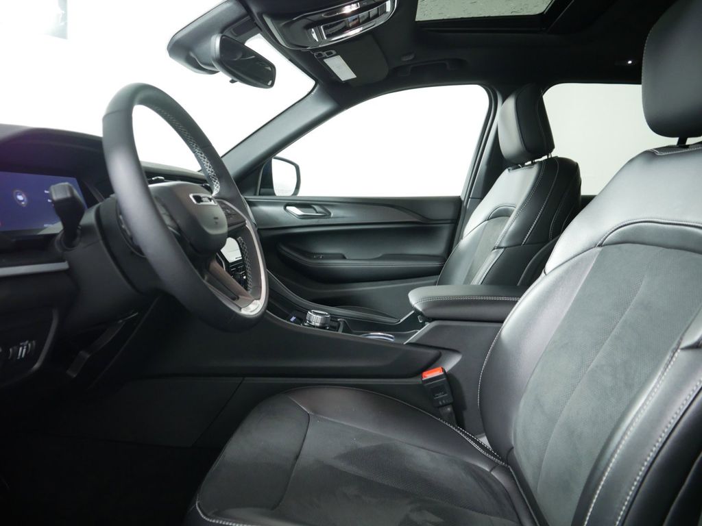 Thumbnail: 2024 Jeep Grand Cherokee - 11