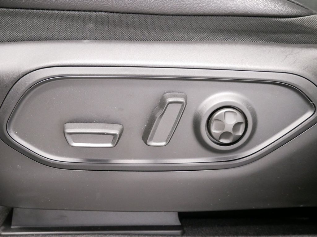 Thumbnail: 2026 Jeep Grand Cherokee - 21