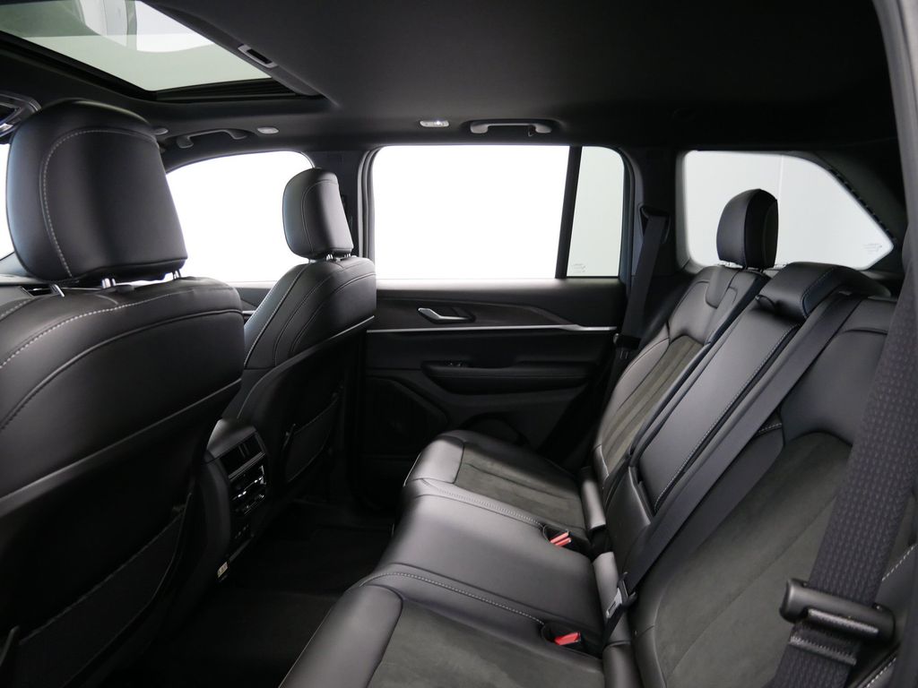 Thumbnail: 2026 Jeep Grand Cherokee - 10