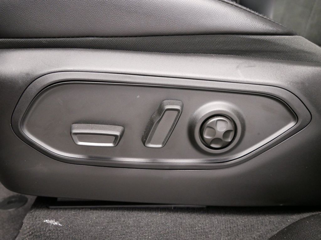 Thumbnail: 2026 Jeep Grand Cherokee - 20