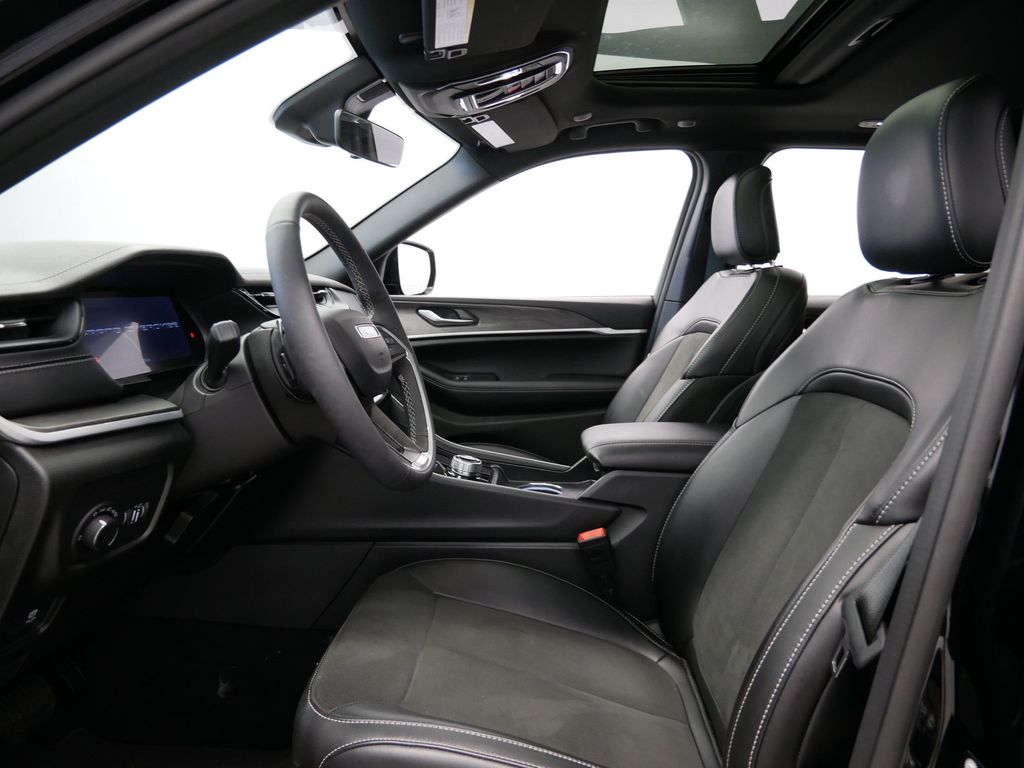 Thumbnail: 2026 Jeep Grand Cherokee - 9
