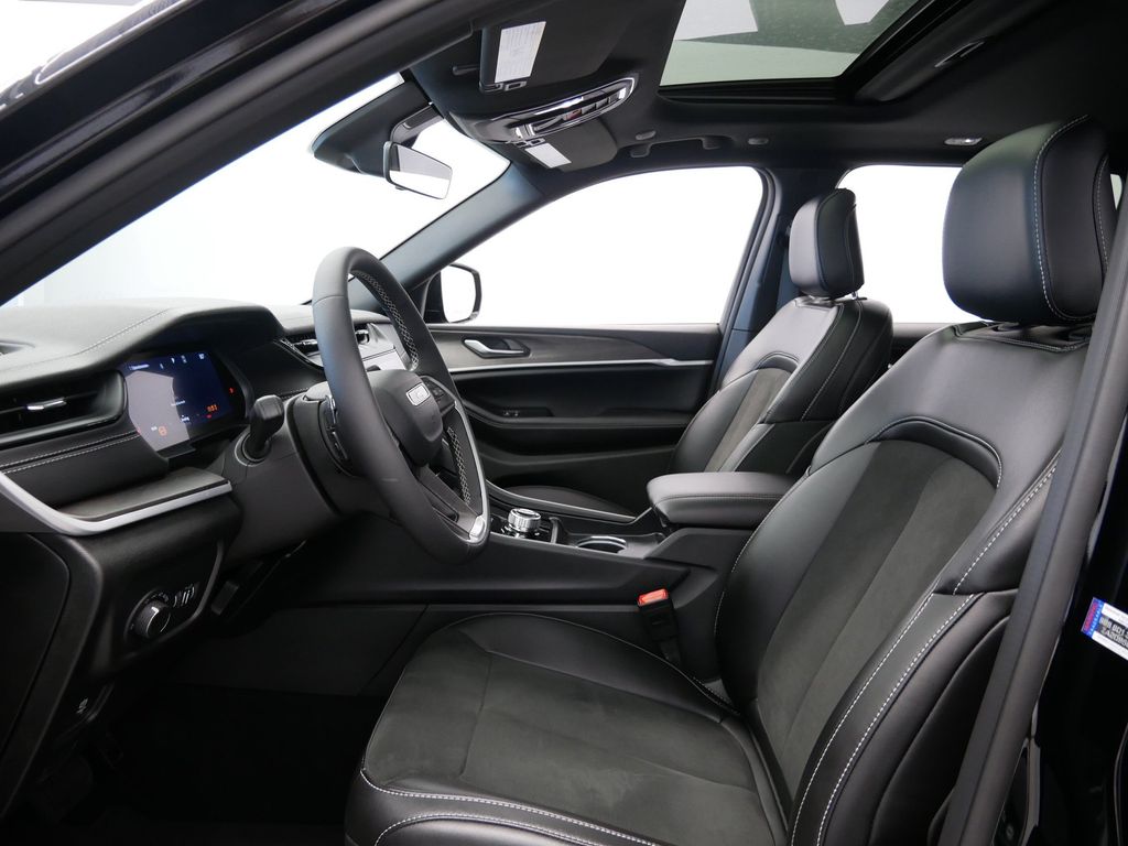 Thumbnail: 2026 Jeep Grand Cherokee - 9
