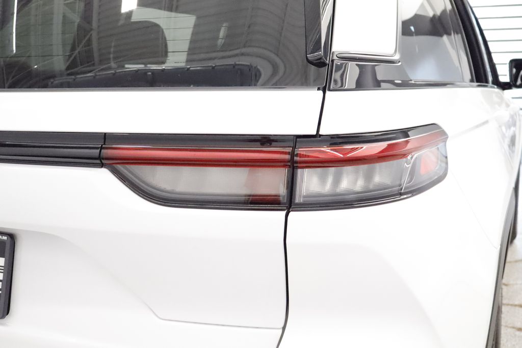 Thumbnail: 2026 Jeep Grand Cherokee - 21