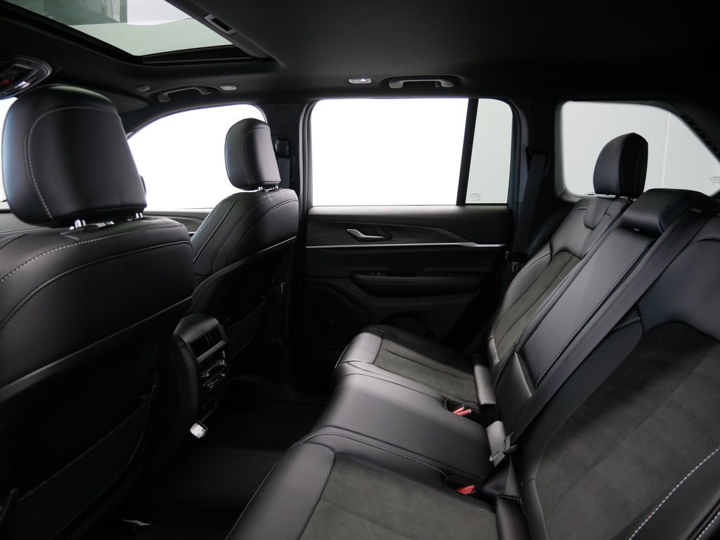 Thumbnail: 2026 Jeep Grand Cherokee - 10