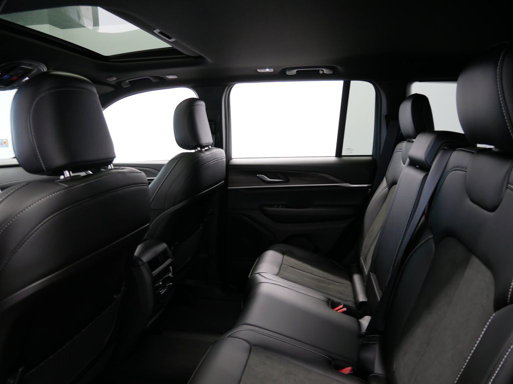 Thumbnail: 2026 Jeep Grand Cherokee - 11