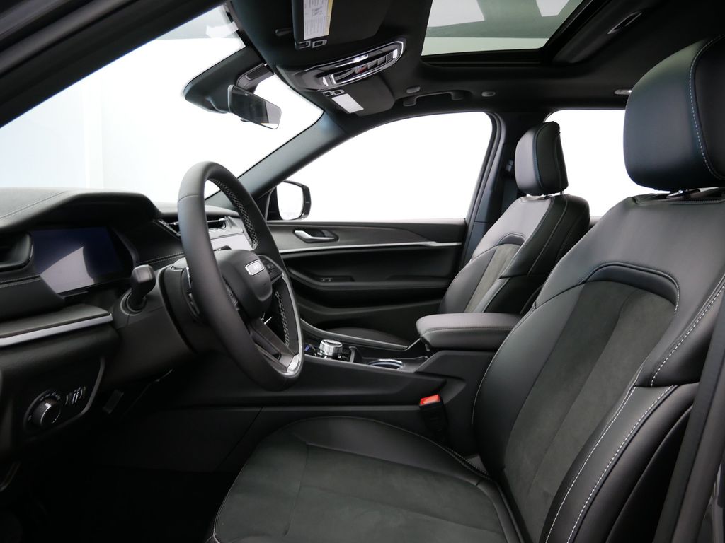 Thumbnail: 2026 Jeep Grand Cherokee - 10