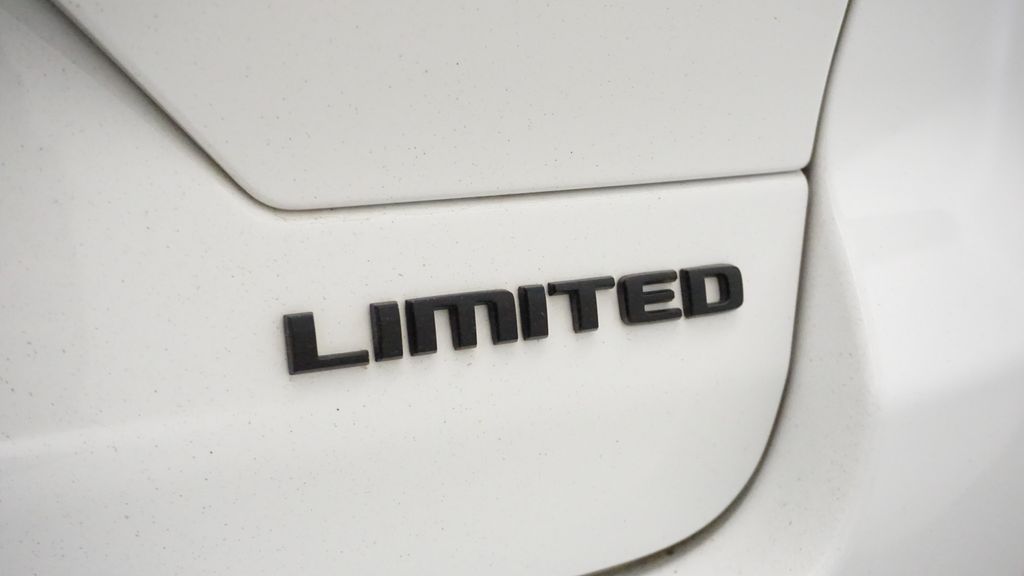 Thumbnail: 2023 Jeep Grand Cherokee - 21