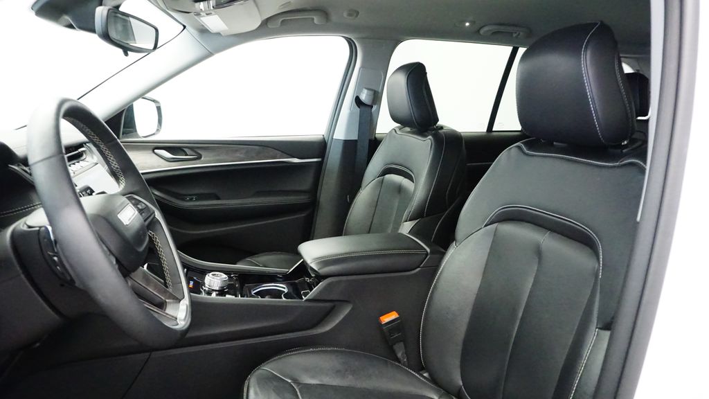 Thumbnail: 2023 Jeep Grand Cherokee - 10