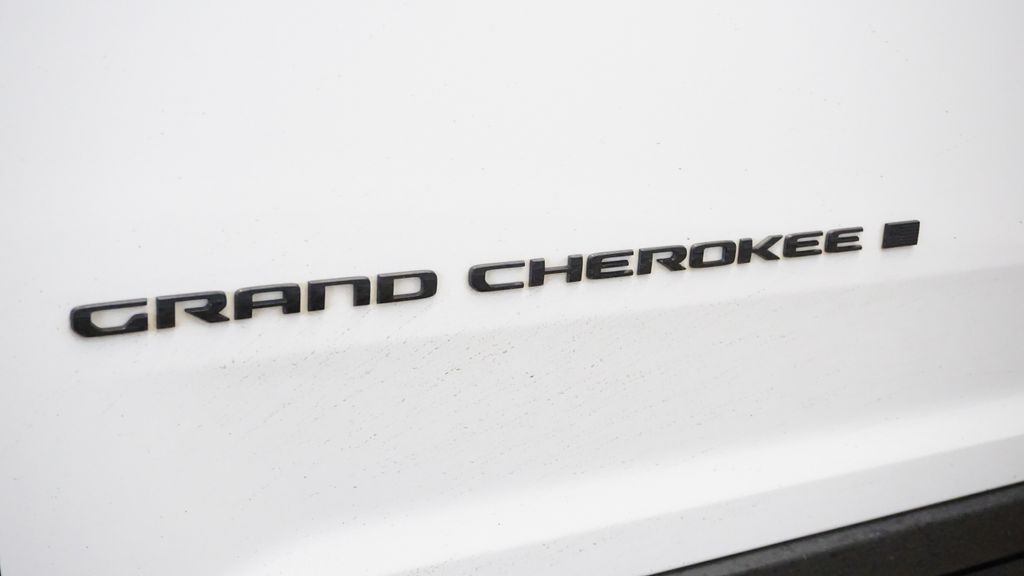 Thumbnail: 2023 Jeep Grand Cherokee - 7