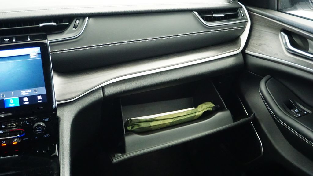 Thumbnail: 2023 Jeep Grand Cherokee - 26