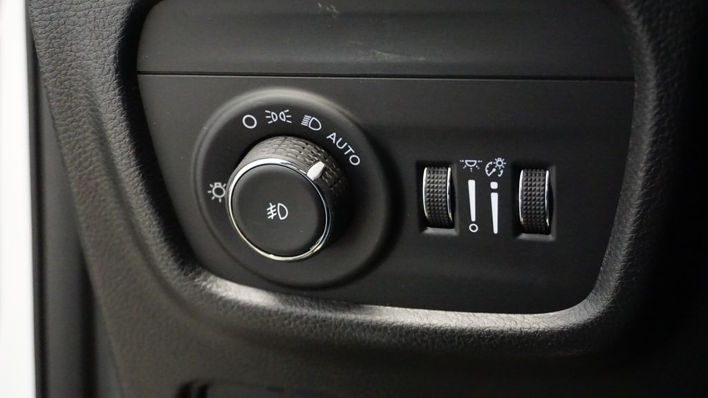 Thumbnail: 2023 Jeep Grand Cherokee - 28