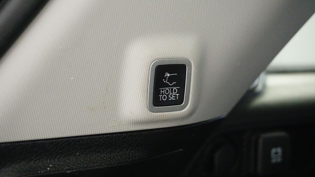 Thumbnail: 2023 Jeep Grand Cherokee - 24