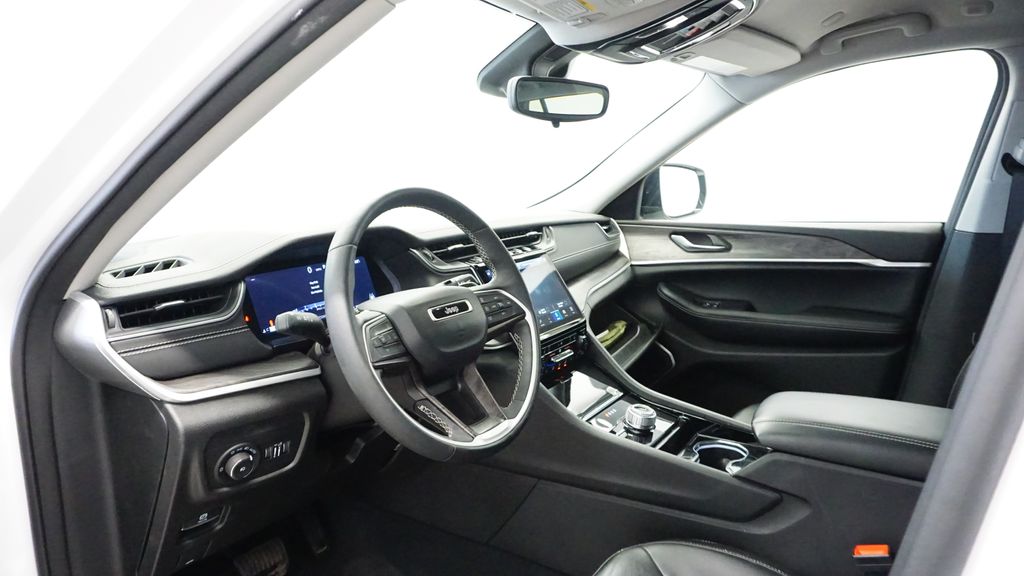 Thumbnail: 2023 Jeep Grand Cherokee - 12