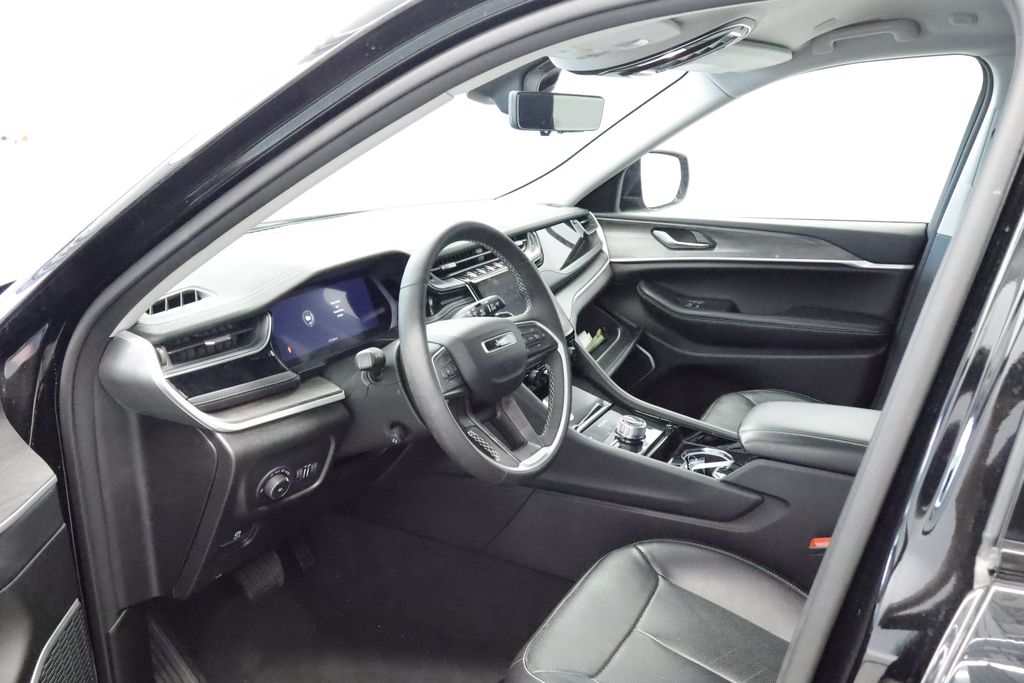 Thumbnail: 2023 Jeep Grand Cherokee - 11