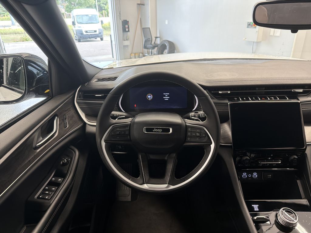 Thumbnail: 2024 Jeep Grand Cherokee - 9