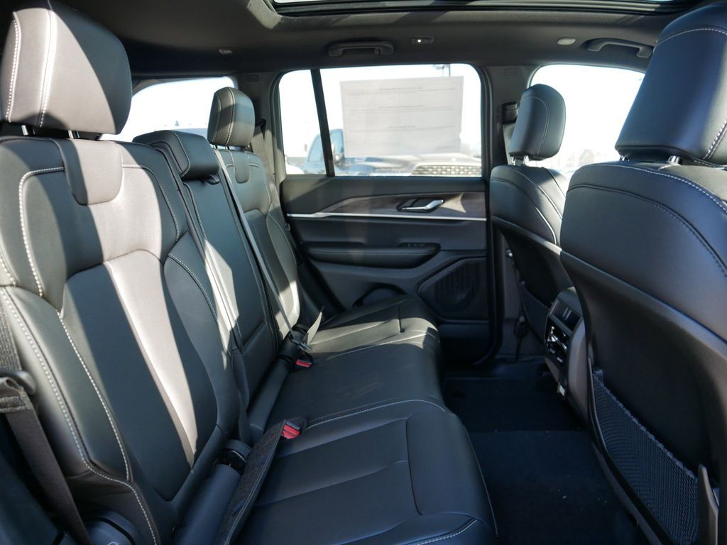 Thumbnail: 2025 Jeep Grand Cherokee - 28