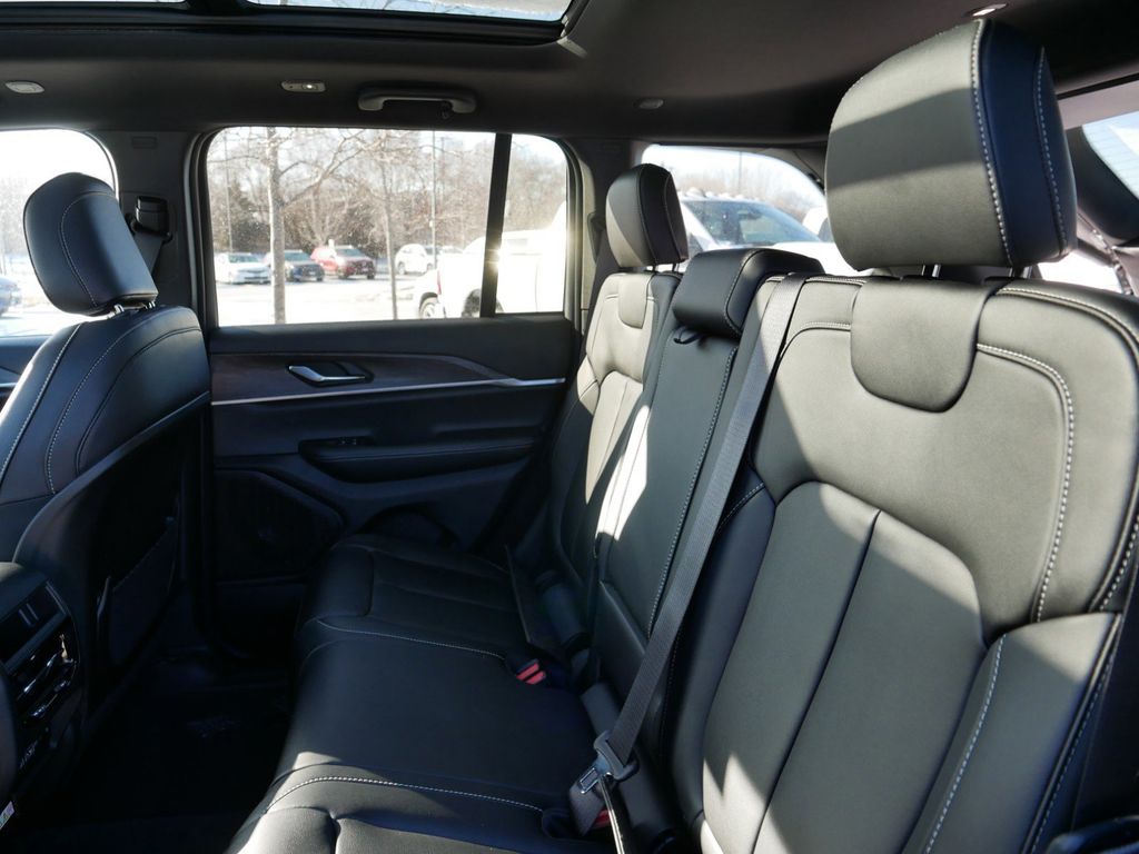 Thumbnail: 2025 Jeep Grand Cherokee - 30