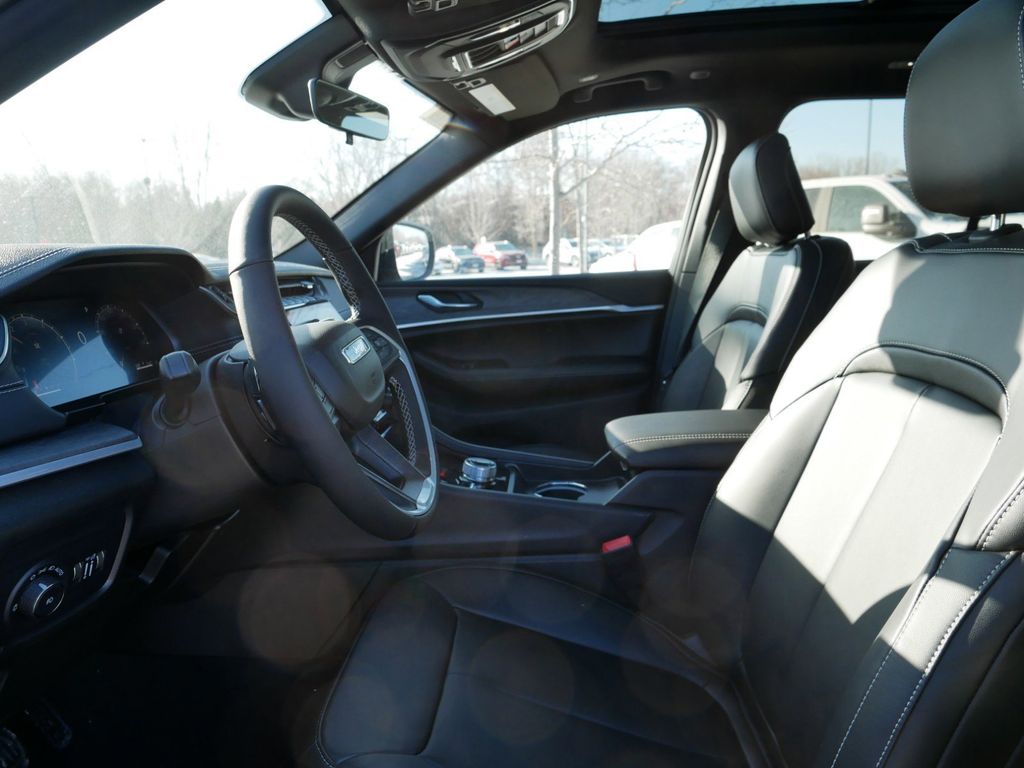 Thumbnail: 2025 Jeep Grand Cherokee - 32