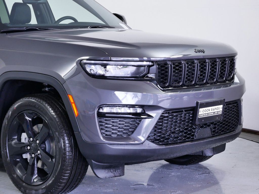 Thumbnail: 2025 Jeep Grand Cherokee - 17