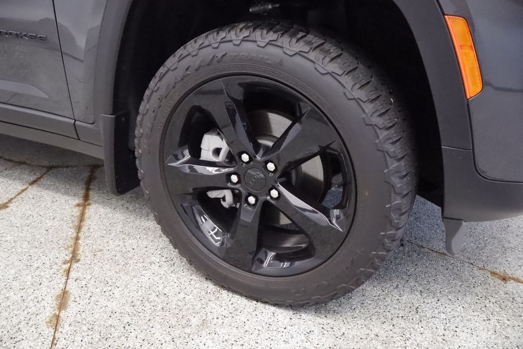 Thumbnail: 2025 Jeep Grand Cherokee - 6