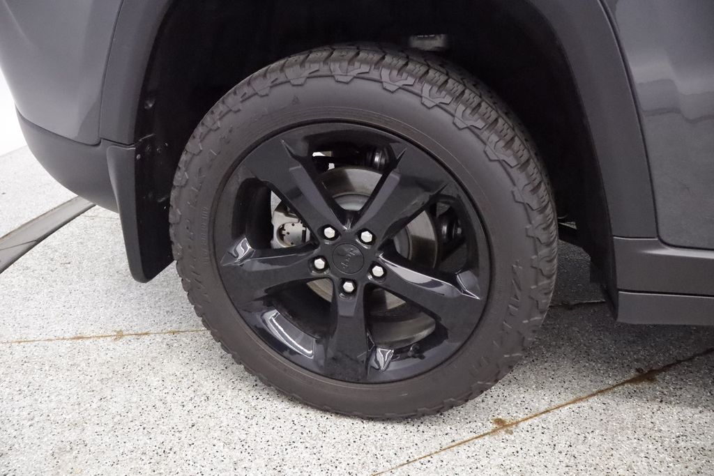 Thumbnail: 2025 Jeep Grand Cherokee - 17