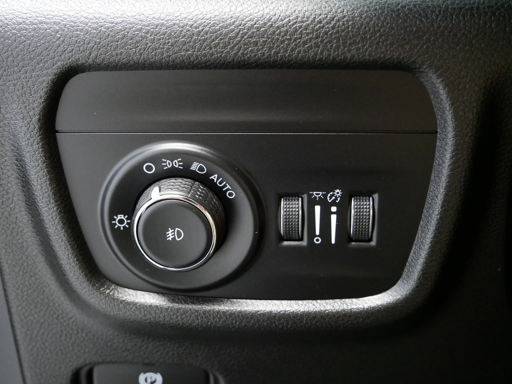 Thumbnail: 2023 Jeep Grand Cherokee - 31