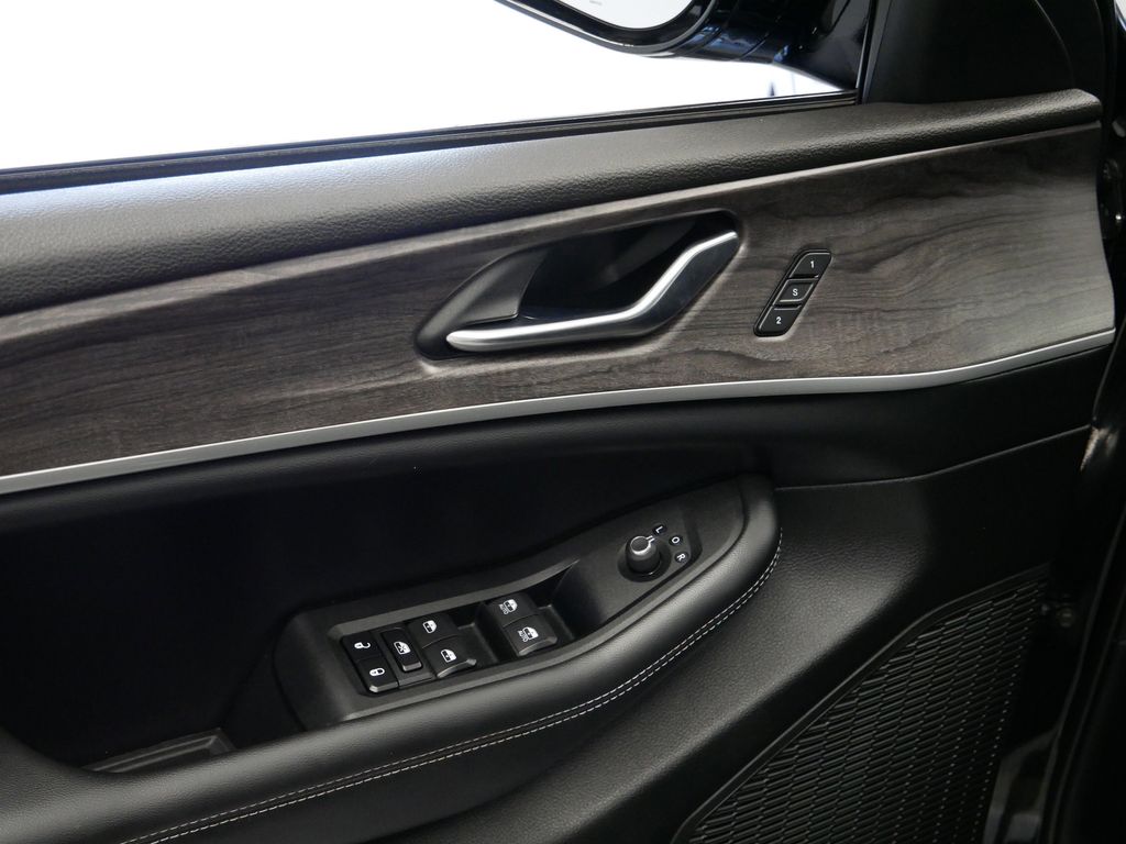 Thumbnail: 2023 Jeep Grand Cherokee - 22