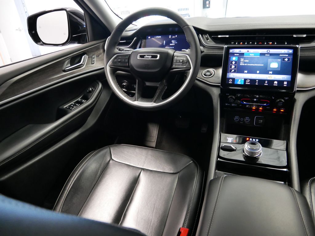 Thumbnail: 2023 Jeep Grand Cherokee - 9