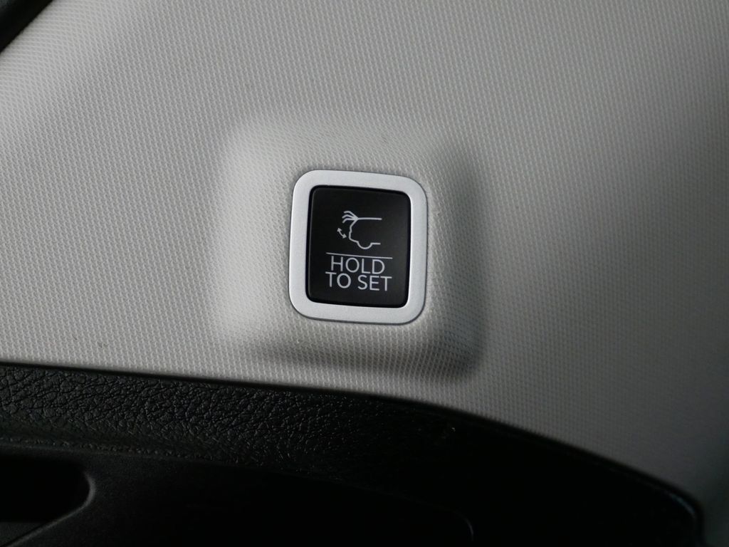 Thumbnail: 2023 Jeep Grand Cherokee - 24