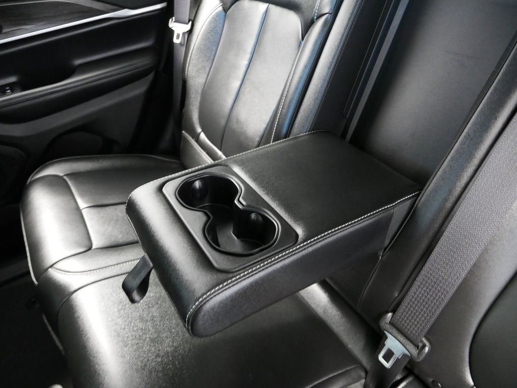 Thumbnail: 2023 Jeep Grand Cherokee - 11