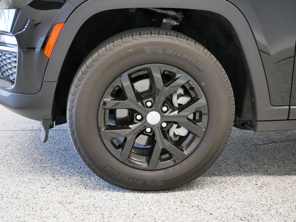 Thumbnail: 2023 Jeep Grand Cherokee - 8