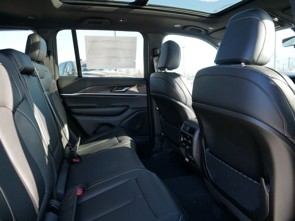 Thumbnail: 2025 Jeep Grand Cherokee - 11