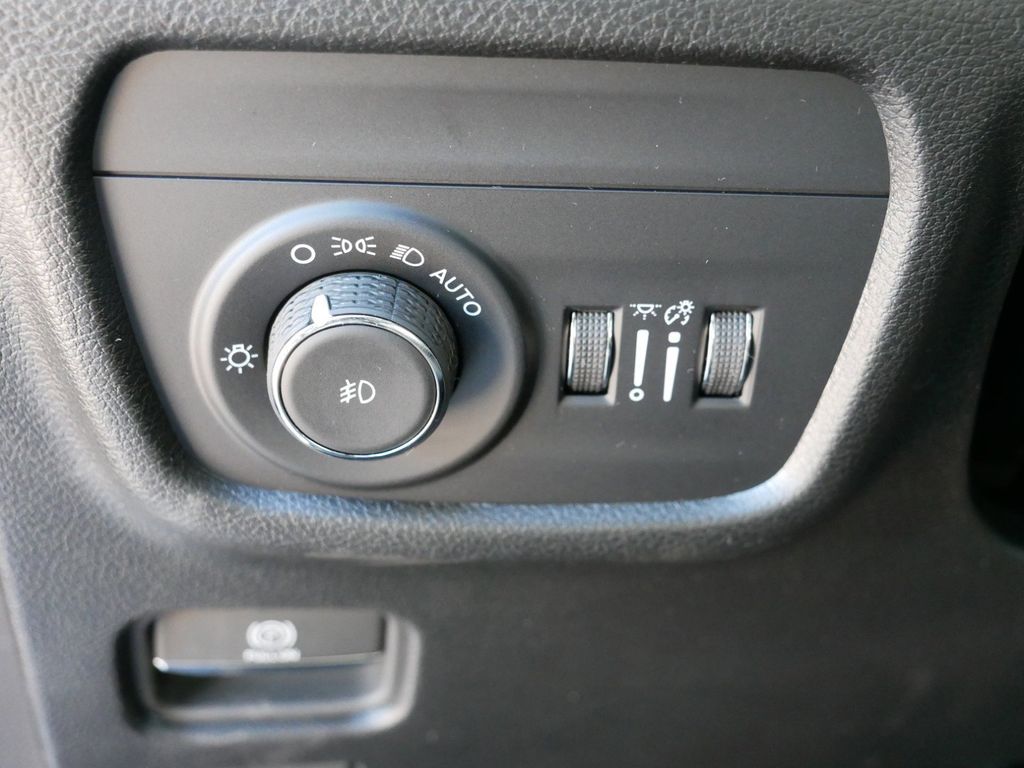 Thumbnail: 2025 Jeep Grand Cherokee - 36