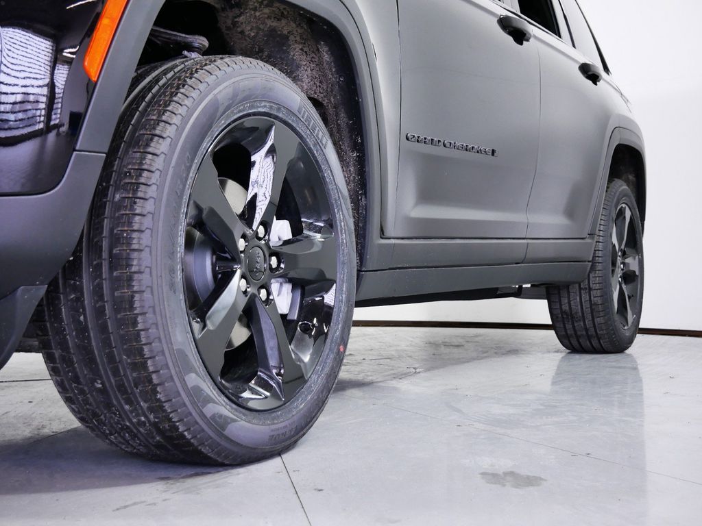 Thumbnail: 2025 Jeep Grand Cherokee - 8