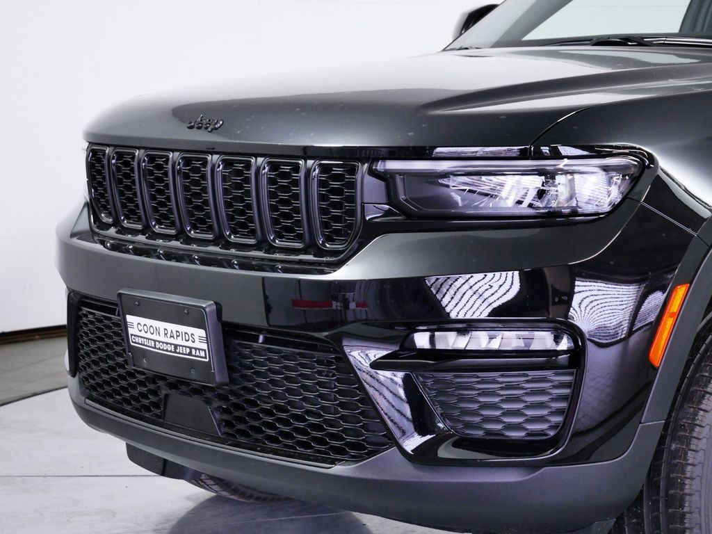 Thumbnail: 2025 Jeep Grand Cherokee - 16