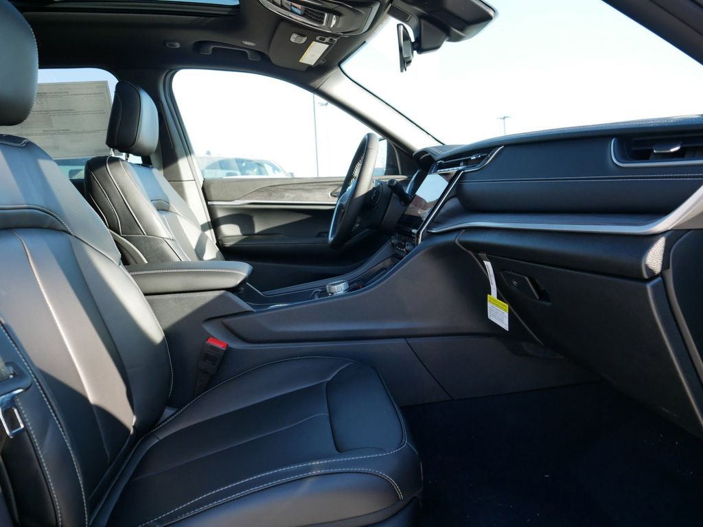 Thumbnail: 2025 Jeep Grand Cherokee - 9