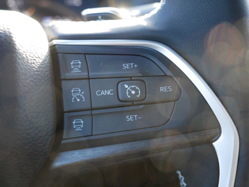 Thumbnail: 2025 Jeep Grand Cherokee - 38