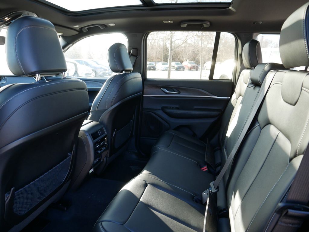 Thumbnail: 2025 Jeep Grand Cherokee - 28