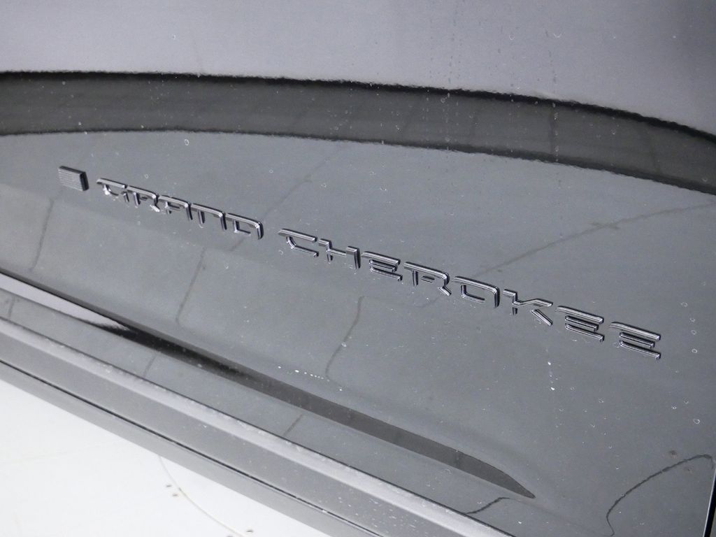 Thumbnail: 2025 Jeep Grand Cherokee - 20