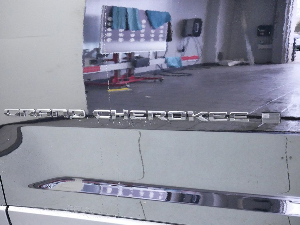 Thumbnail: 2024 Jeep Grand Cherokee - 23