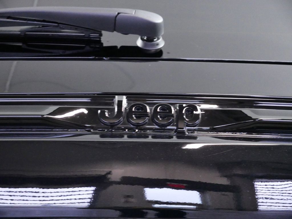 Thumbnail: 2024 Jeep Grand Cherokee - 7