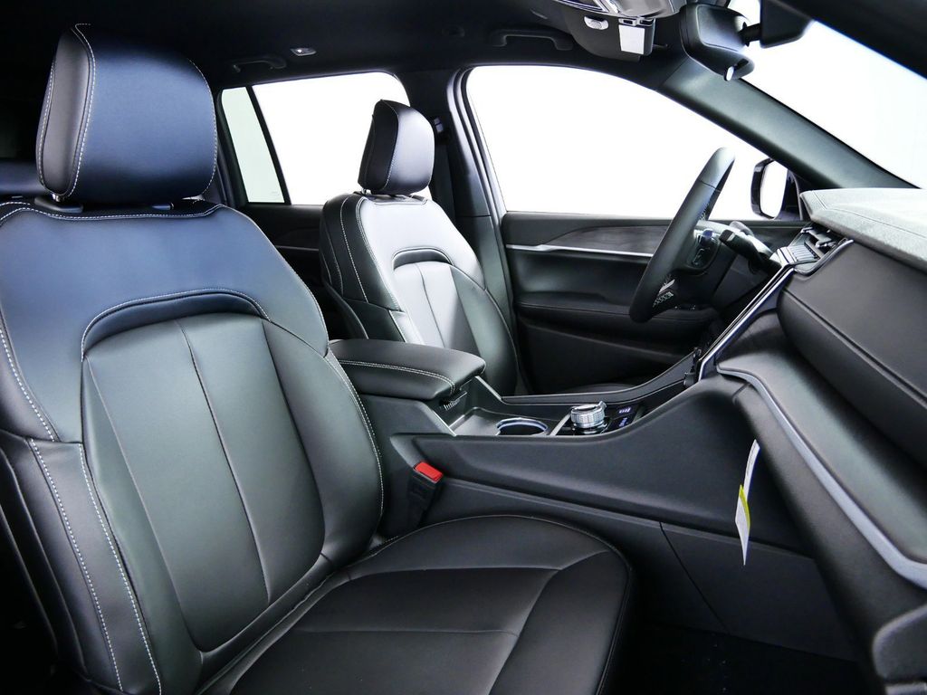 Thumbnail: 2024 Jeep Grand Cherokee - 10