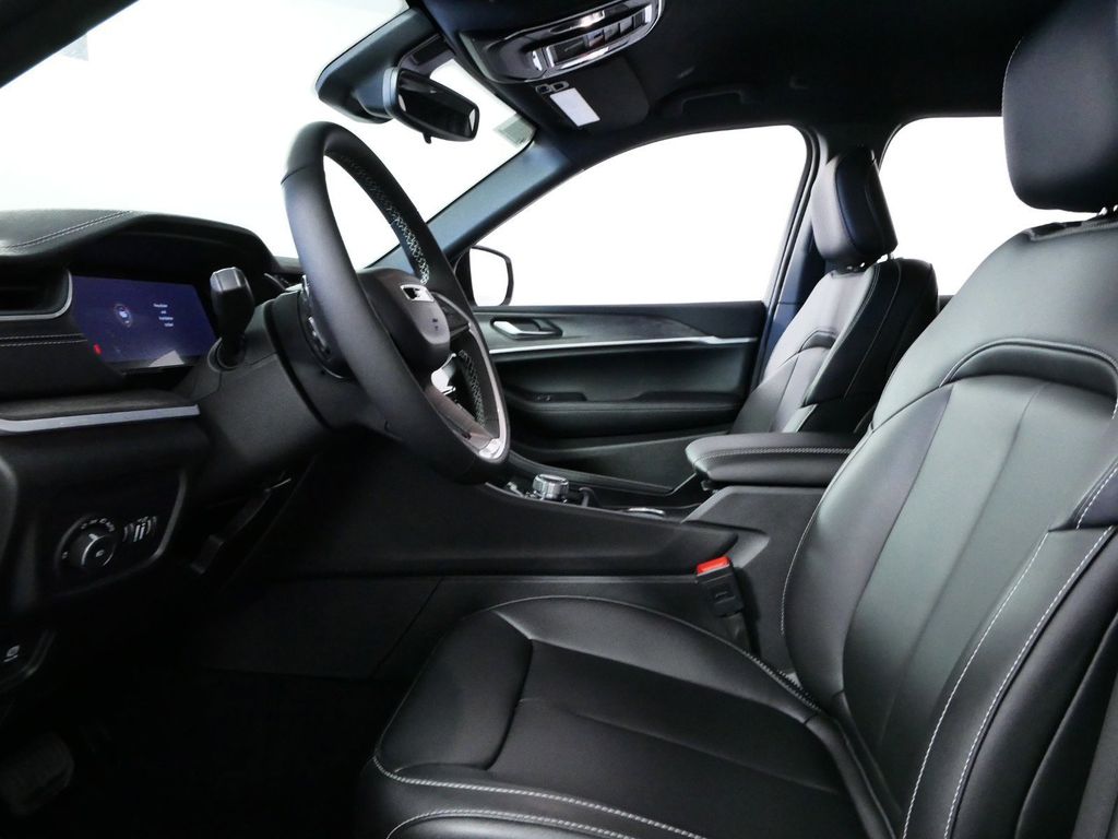 Thumbnail: 2024 Jeep Grand Cherokee - 33