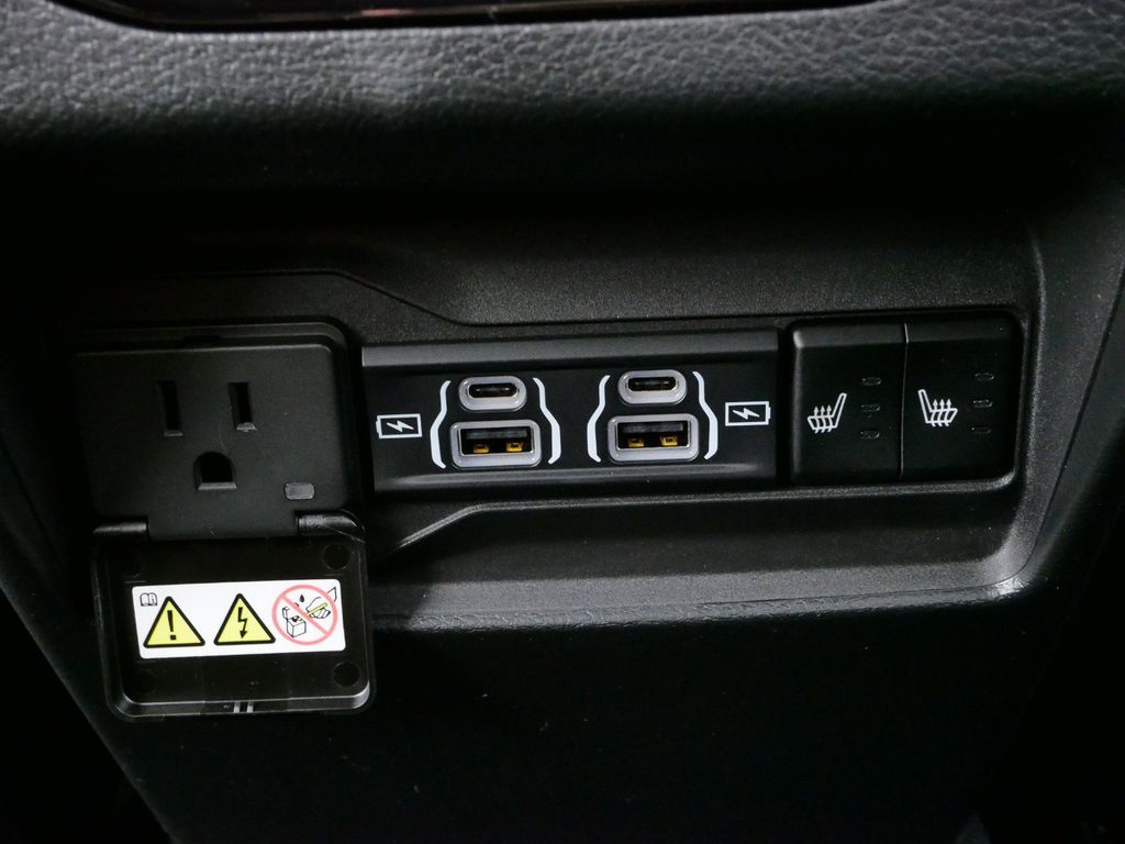 Thumbnail: 2024 Jeep Grand Cherokee - 32