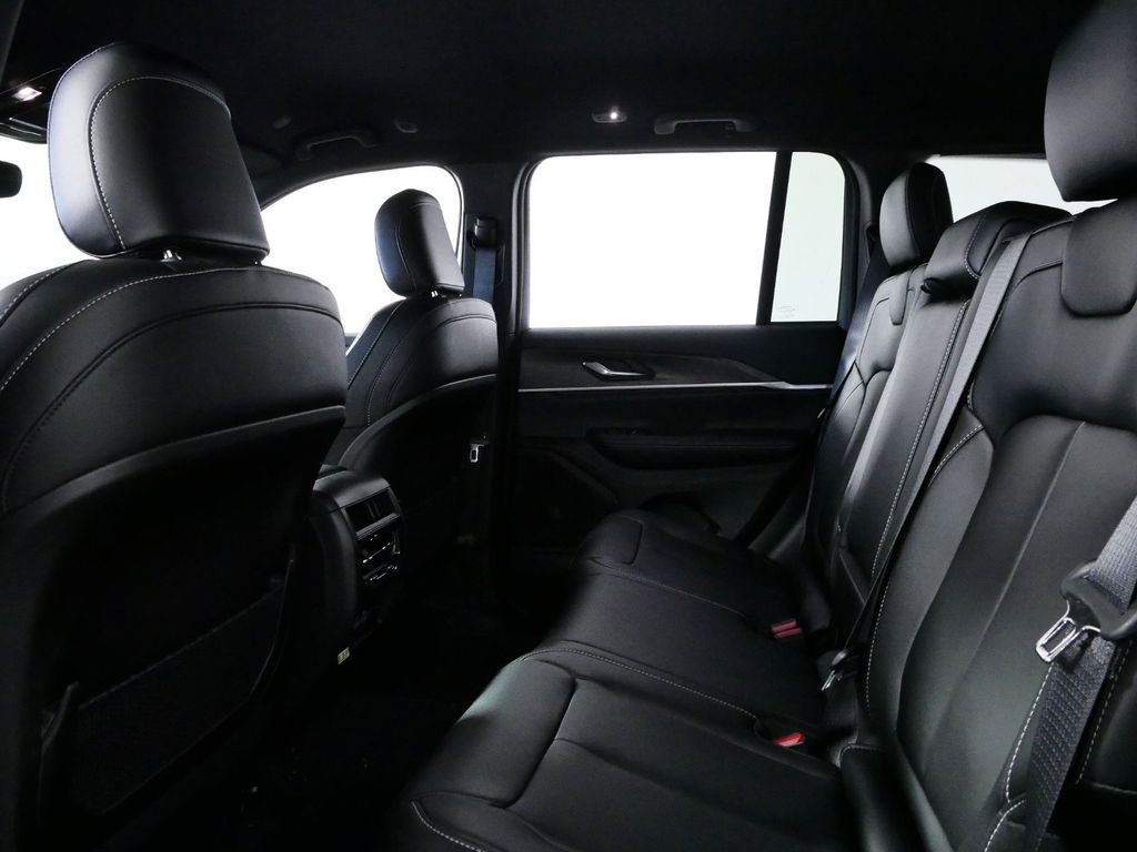 Thumbnail: 2024 Jeep Grand Cherokee - 30