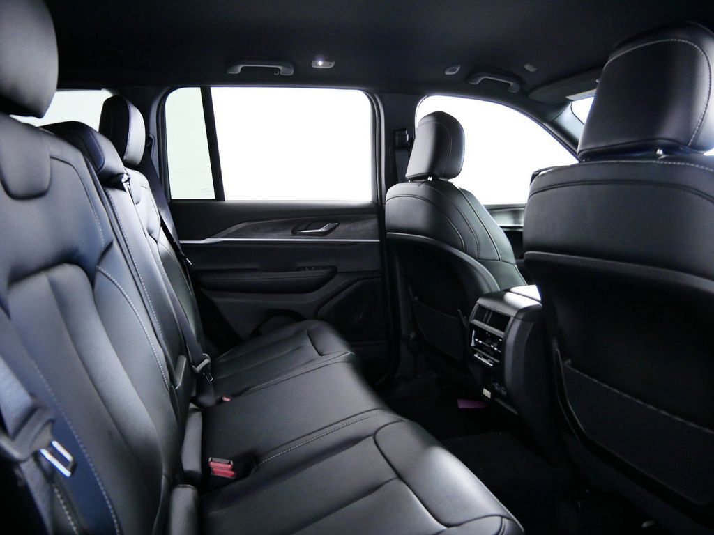 Thumbnail: 2024 Jeep Grand Cherokee - 11