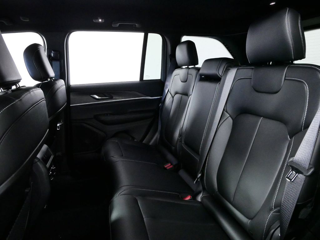 Thumbnail: 2024 Jeep Grand Cherokee - 31